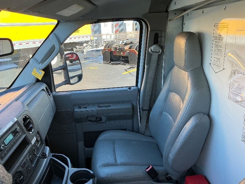 Light Duty Box Truck-Light and Medium Duty Trucks-Ford-2022-E350-Columbus-OH-91,585\n\t\tmiles-$ 31,000 - Image 19