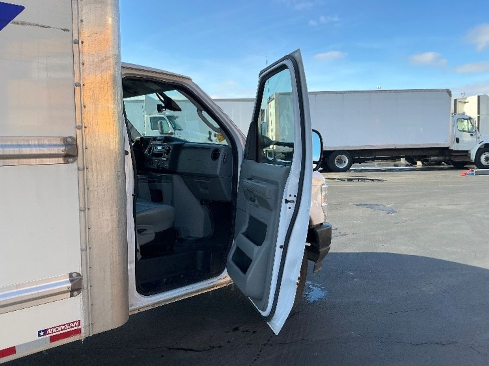 Light Duty Box Truck-Light and Medium Duty Trucks-Ford-2022-E350-Columbus-OH-91,585\n\t\tmiles-$ 31,000 - Image 20