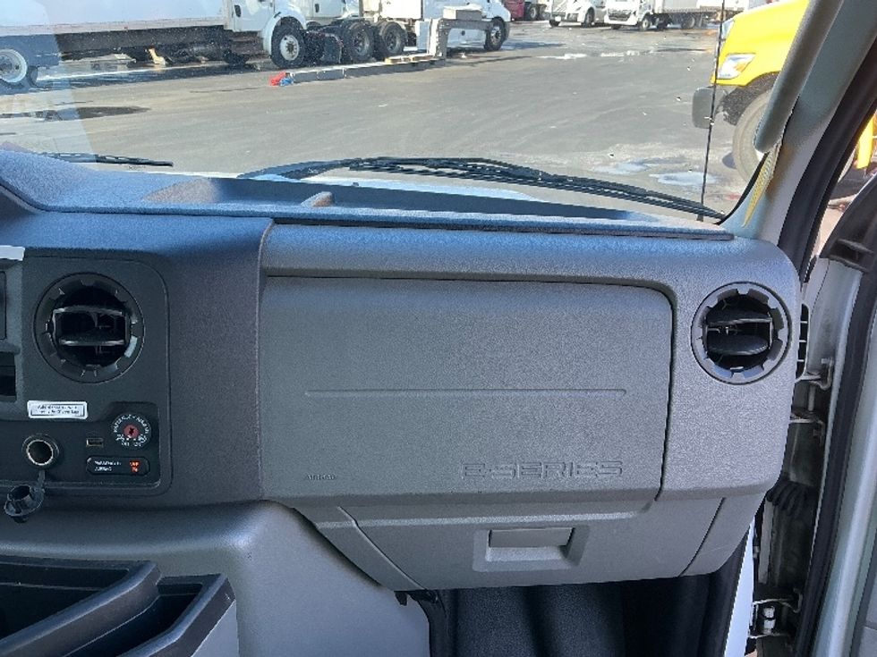 Light Duty Box Truck-Light and Medium Duty Trucks-Ford-2022-E350-Columbus-OH-91,585\n\t\tmiles-$ 31,000 - Image 21