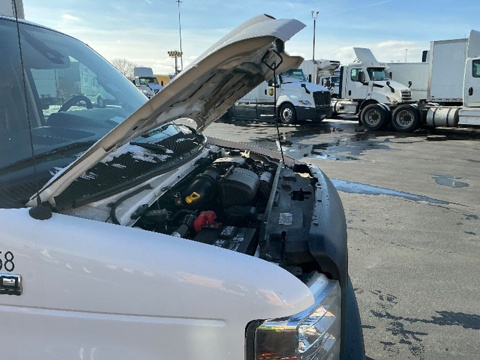 Light Duty Box Truck-Light and Medium Duty Trucks-Ford-2022-E350-Columbus-OH-91,585\n\t\tmiles-$ 31,000 - Image 23