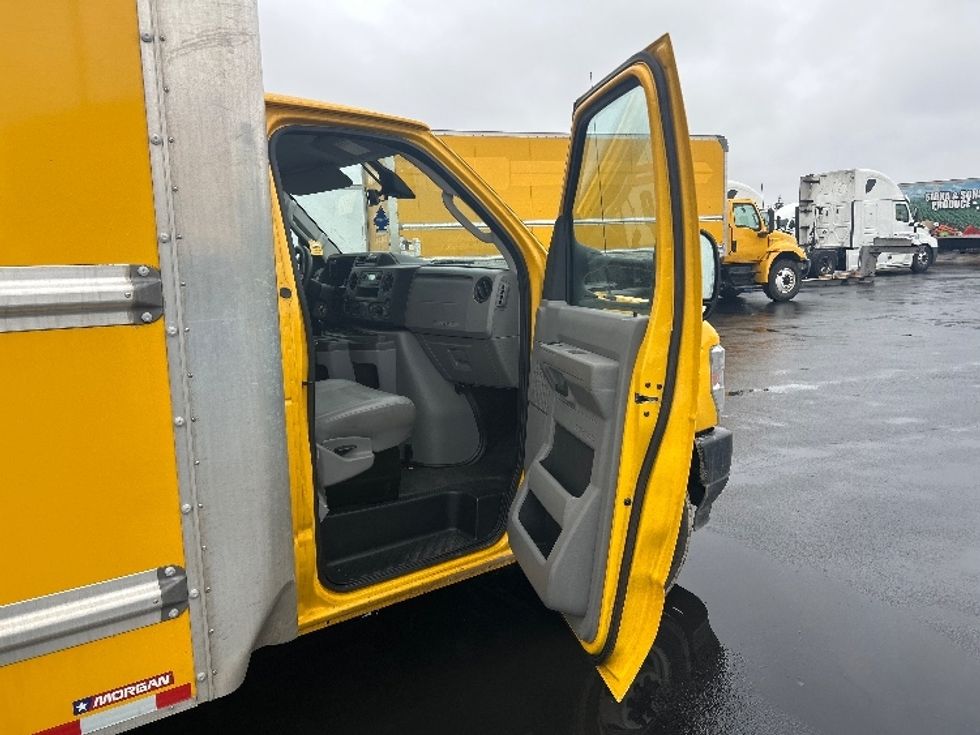 Light Duty Box Truck-Light and Medium Duty Trucks-Ford-2022-E350-Columbus-OH-92,963\n\t\tmiles-$ 28,000 - Image 19