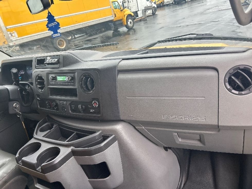 Light Duty Box Truck-Light and Medium Duty Trucks-Ford-2022-E350-Columbus-OH-92,963\n\t\tmiles-$ 28,000 - Image 20