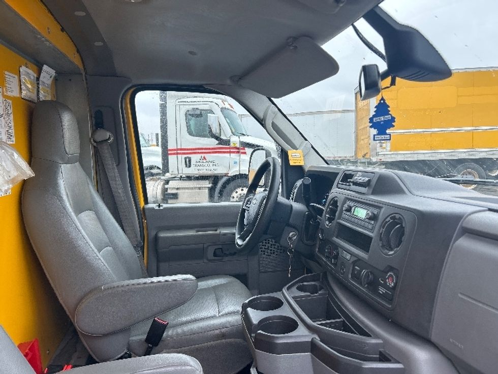 Light Duty Box Truck-Light and Medium Duty Trucks-Ford-2022-E350-Columbus-OH-92,963\n\t\tmiles-$ 28,000 - Image 21