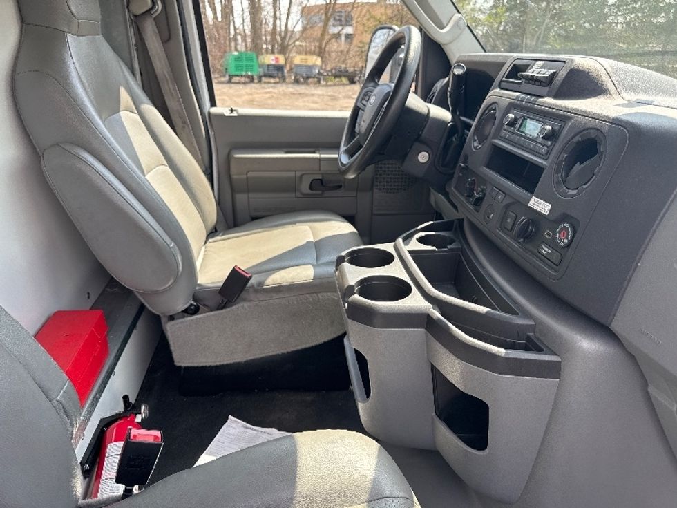 Light Duty Box Truck-Light and Medium Duty Trucks-Ford-2022-E350-Comstock Park-MI-85,731\n\t\tmiles-$ 33,000 - Image 18