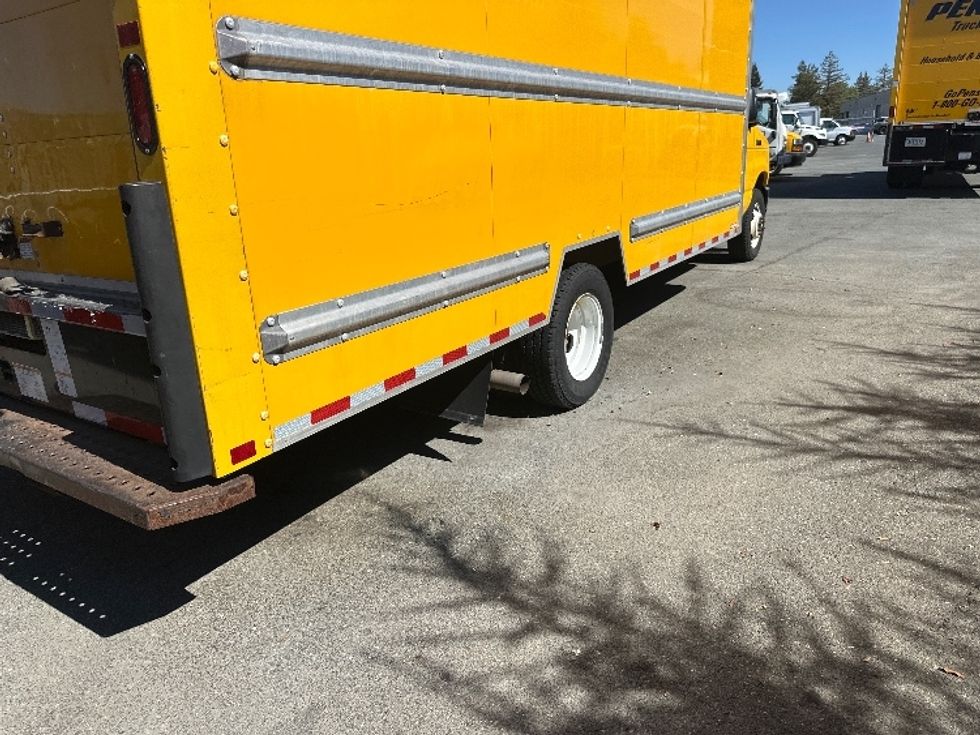Light Duty Box Truck-Light and Medium Duty Trucks-Ford-2022-E350-Concord-CA-96,995\n\t\tmiles-$ 10,000 - Image 13