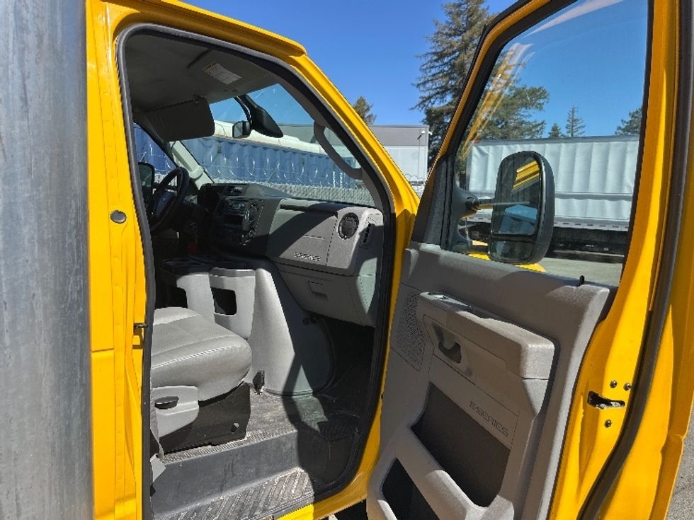 Light Duty Box Truck-Light and Medium Duty Trucks-Ford-2022-E350-Concord-CA-96,995\n\t\tmiles-$ 10,000 - Image 19