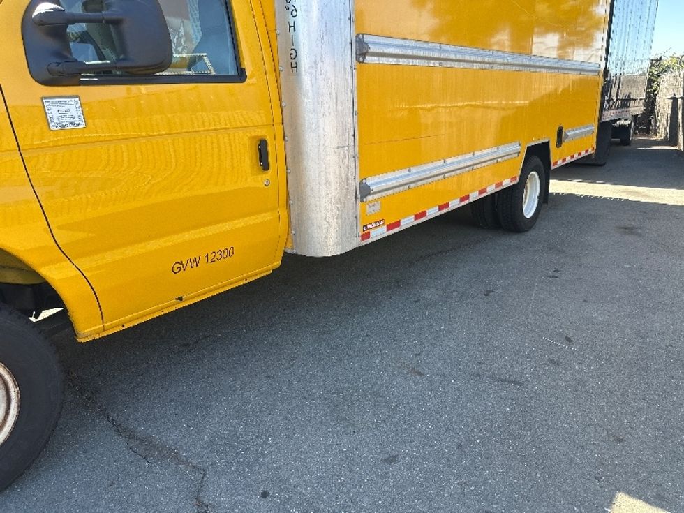 Light Duty Box Truck-Light and Medium Duty Trucks-Ford-2022-E350-Concord-CA-96,995\n\t\tmiles-$ 10,000 - Image 4