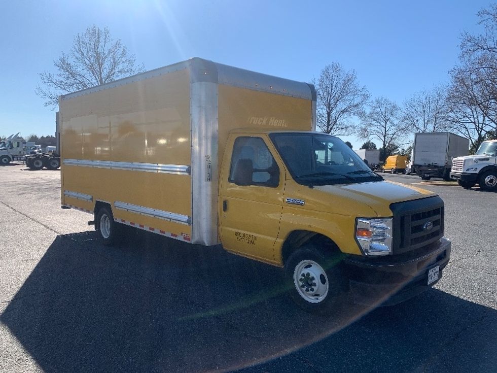 Light Duty Box Truck-Light and Medium Duty Trucks-Ford-2022-E350-Concord-NC-89,712\n\t\tmiles-$ 31,000 - Image 1