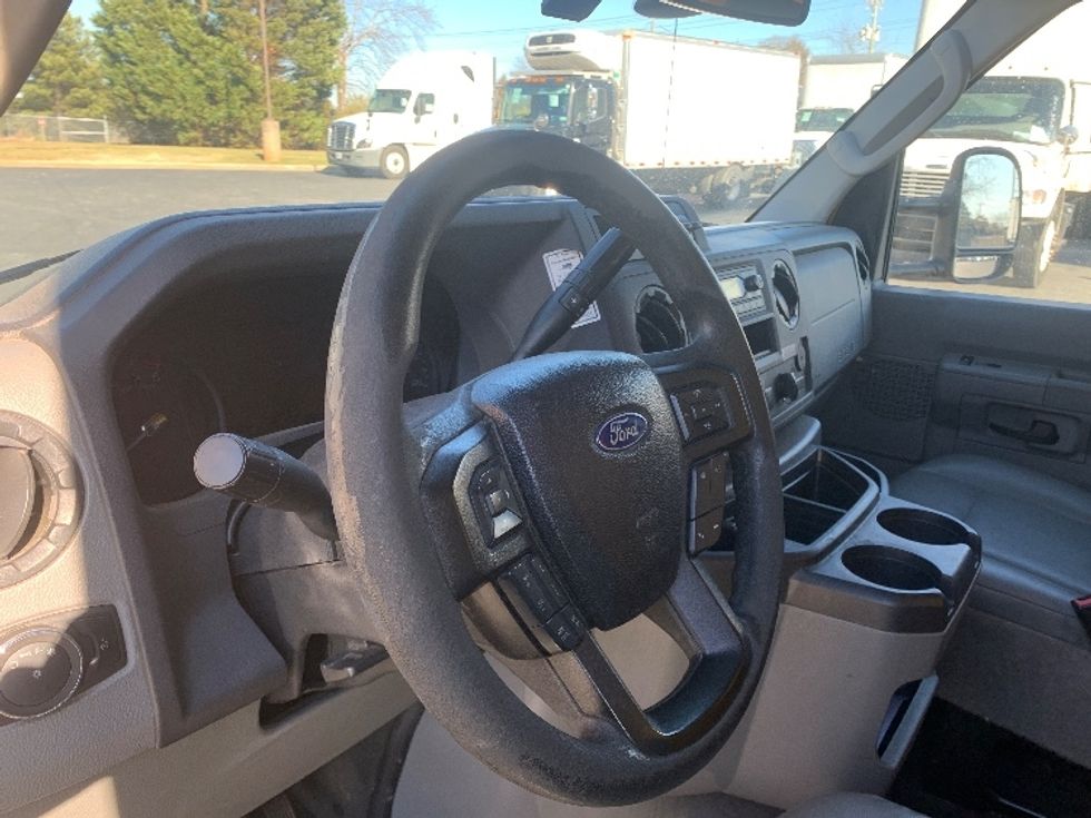 Light Duty Box Truck-Light and Medium Duty Trucks-Ford-2022-E350-Concord-NC-89,712\n\t\tmiles-$ 31,000 - Image 16