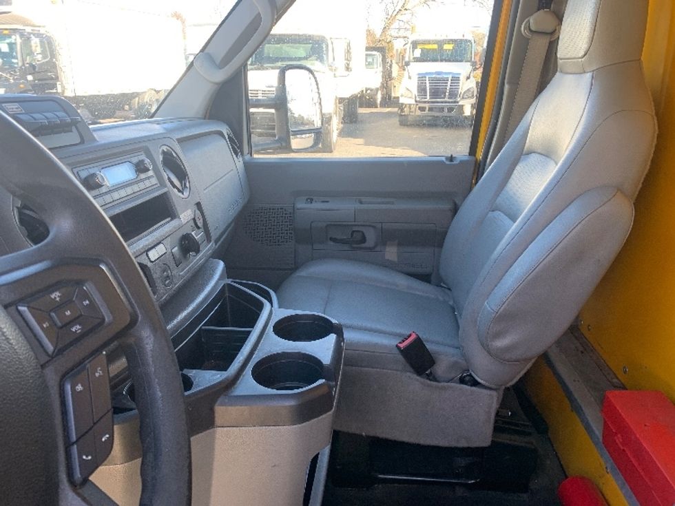 Light Duty Box Truck-Light and Medium Duty Trucks-Ford-2022-E350-Concord-NC-89,712\n\t\tmiles-$ 31,000 - Image 18