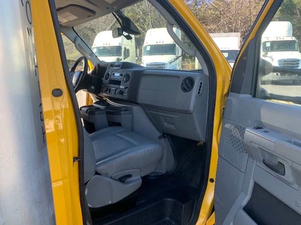 Light Duty Box Truck-Light and Medium Duty Trucks-Ford-2022-E350-Concord-NC-89,712\n\t\tmiles-$ 31,000 - Image 19