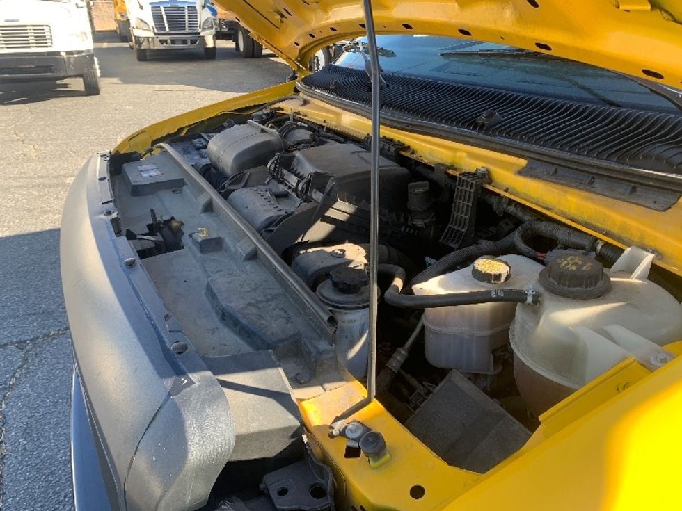 Light Duty Box Truck-Light and Medium Duty Trucks-Ford-2022-E350-Concord-NC-89,712\n\t\tmiles-$ 31,000 - Image 23