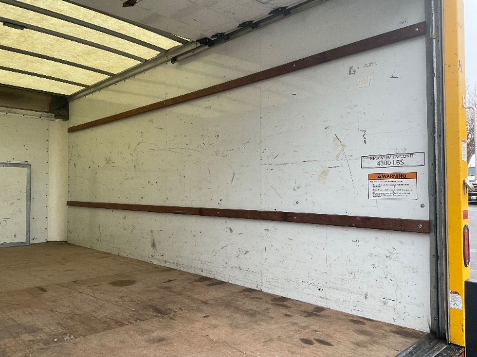 Light Duty Box Truck-Light and Medium Duty Trucks-Ford-2022-E350-Cranbury-NJ-87,743\n\t\tmiles-$ 28,250 - Image 12