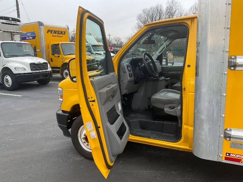 Light Duty Box Truck-Light and Medium Duty Trucks-Ford-2022-E350-Cranbury-NJ-87,743\n\t\tmiles-$ 28,250 - Image 16