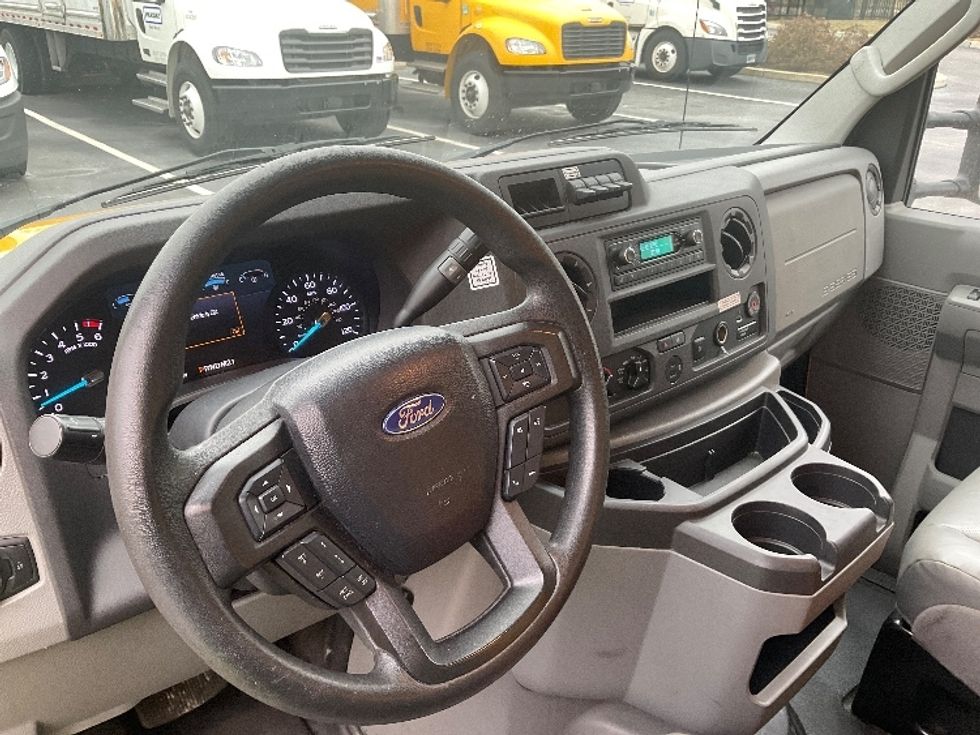 Light Duty Box Truck-Light and Medium Duty Trucks-Ford-2022-E350-Cranbury-NJ-87,743\n\t\tmiles-$ 28,250 - Image 18