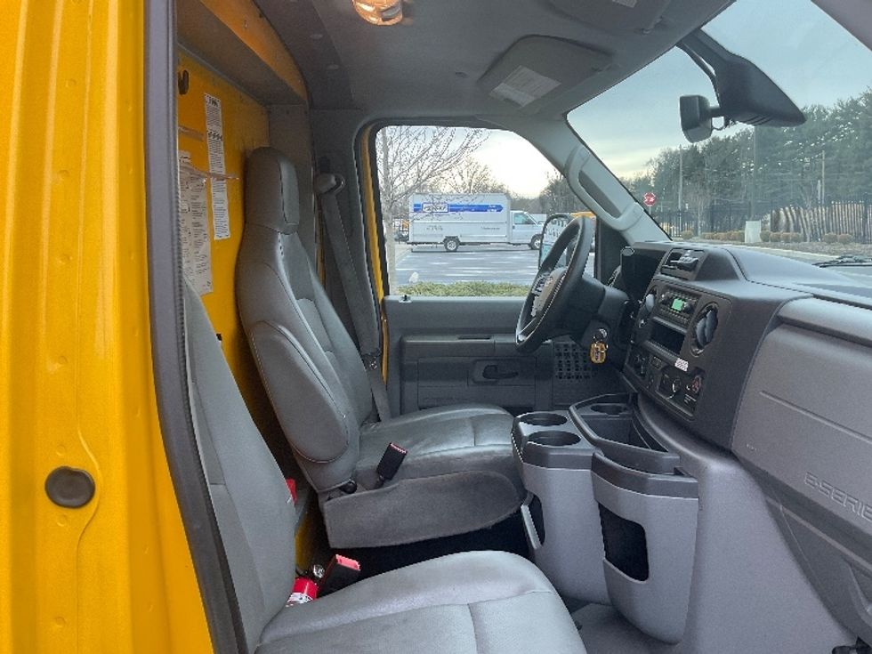 Light Duty Box Truck-Light and Medium Duty Trucks-Ford-2022-E350-Cranbury-NJ-87,743\n\t\tmiles-$ 28,250 - Image 22