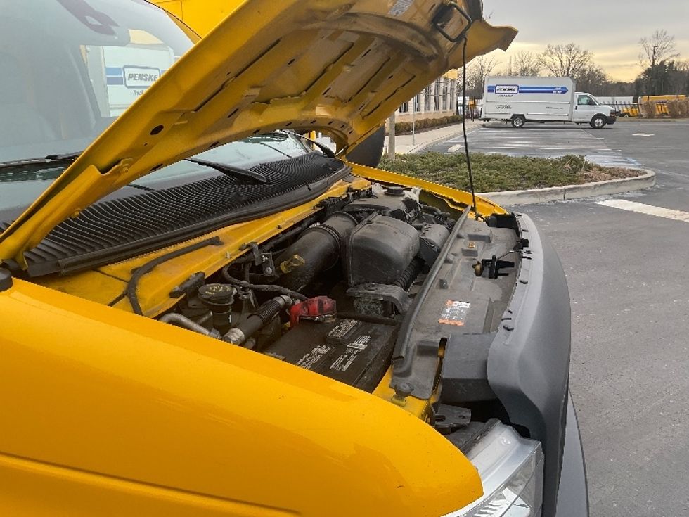 Light Duty Box Truck-Light and Medium Duty Trucks-Ford-2022-E350-Cranbury-NJ-87,743\n\t\tmiles-$ 28,250 - Image 23