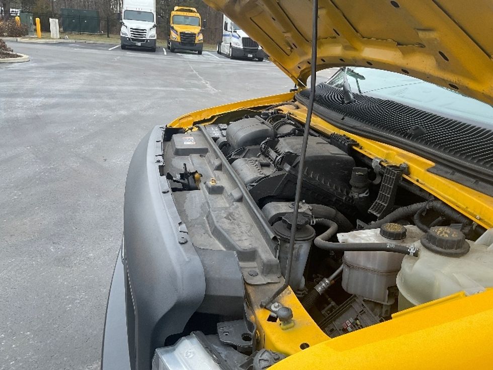 Light Duty Box Truck-Light and Medium Duty Trucks-Ford-2022-E350-Cranbury-NJ-87,743\n\t\tmiles-$ 28,250 - Image 24