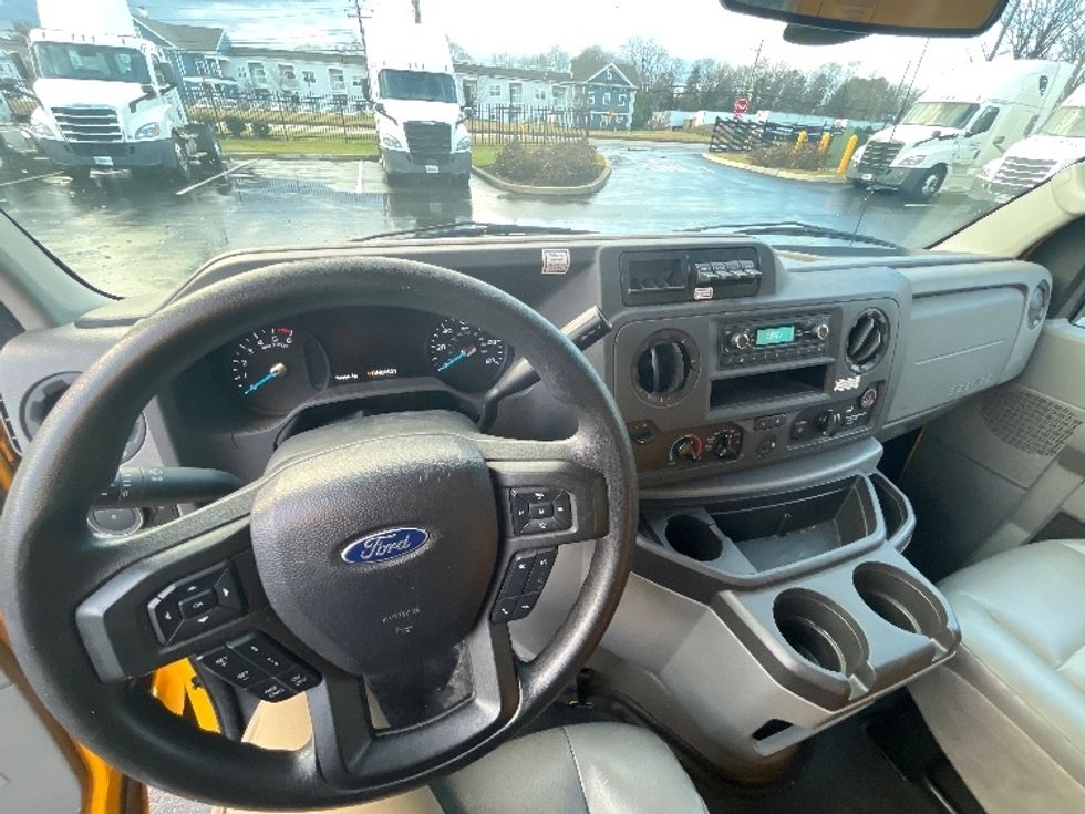 Light Duty Box Truck-Light and Medium Duty Trucks-Ford-2022-E350-Cranbury-NJ-94,465\n\t\tmiles-$ 27,250 - Image 18
