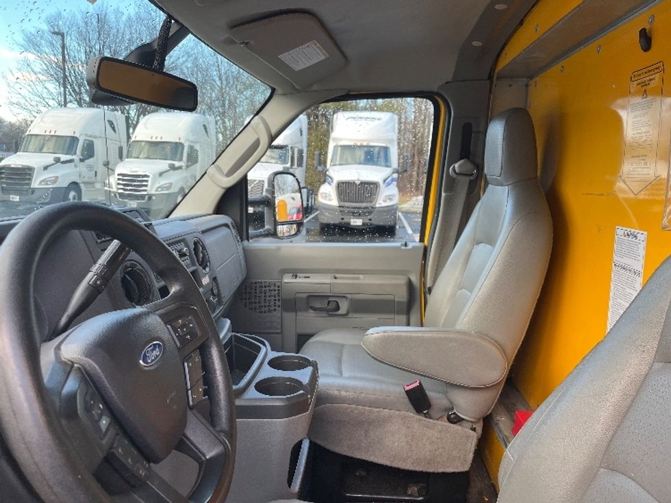 Light Duty Box Truck-Light and Medium Duty Trucks-Ford-2022-E350-Cranbury-NJ-94,465\n\t\tmiles-$ 27,250 - Image 19
