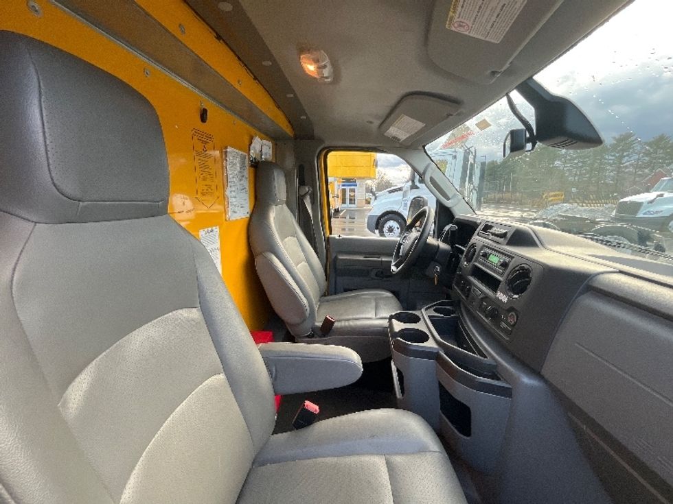 Light Duty Box Truck-Light and Medium Duty Trucks-Ford-2022-E350-Cranbury-NJ-94,465\n\t\tmiles-$ 27,250 - Image 22