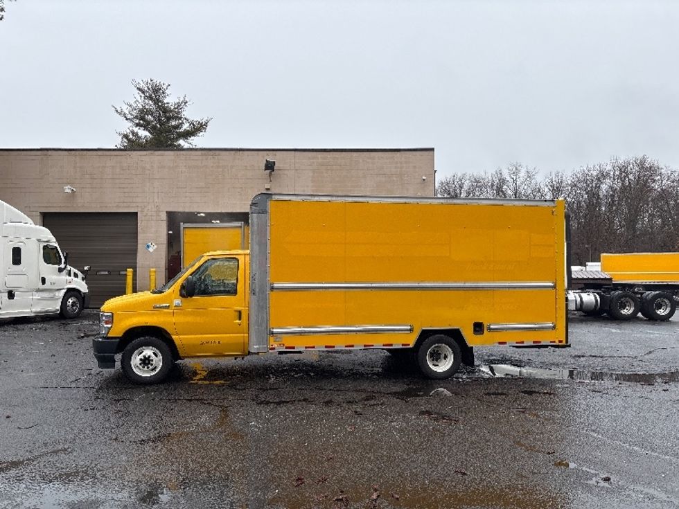 Light Duty Box Truck-Light and Medium Duty Trucks-Ford-2022-E350-Cranbury-NJ-94,465\n\t\tmiles-$ 27,250 - Image 4