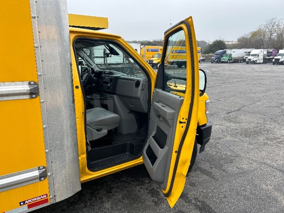 Light Duty Box Truck-Light and Medium Duty Trucks-Ford-2022-E350-Dallas-TX-100,903\n\t\tmiles-$ 27,750 - Image 16