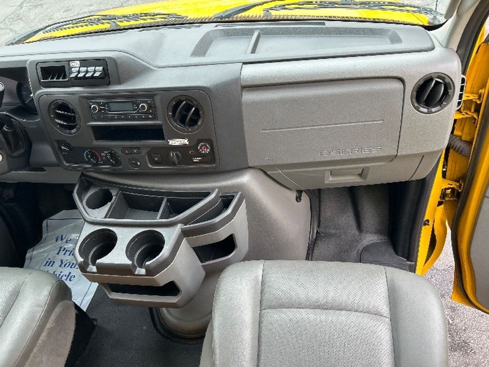 Light Duty Box Truck-Light and Medium Duty Trucks-Ford-2022-E350-Dallas-TX-100,903\n\t\tmiles-$ 27,750 - Image 17