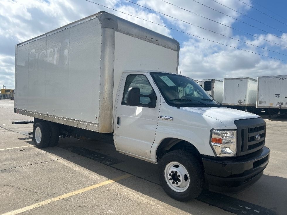 Light Duty Box Truck-Light and Medium Duty Trucks-Ford-2022-E350-Dallas-TX-76,605\n\t\tmiles-$ 34,000 - Image 1