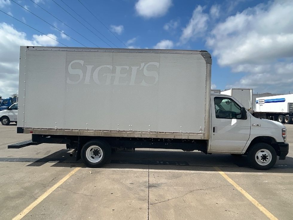 Light Duty Box Truck-Light and Medium Duty Trucks-Ford-2022-E350-Dallas-TX-76,605\n\t\tmiles-$ 34,000 - Image 15