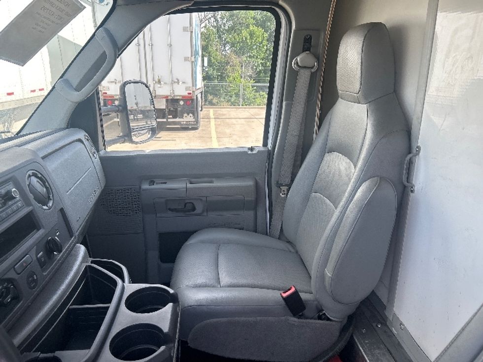 Light Duty Box Truck-Light and Medium Duty Trucks-Ford-2022-E350-Dallas-TX-76,605\n\t\tmiles-$ 34,000 - Image 19