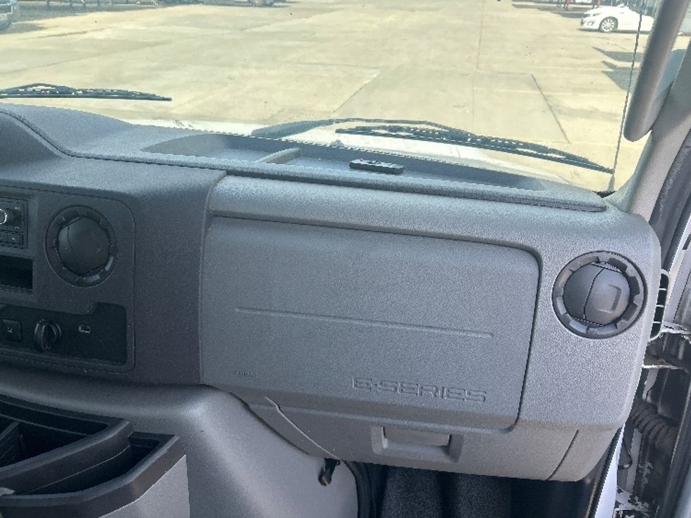 Light Duty Box Truck-Light and Medium Duty Trucks-Ford-2022-E350-Dallas-TX-76,605\n\t\tmiles-$ 34,000 - Image 21