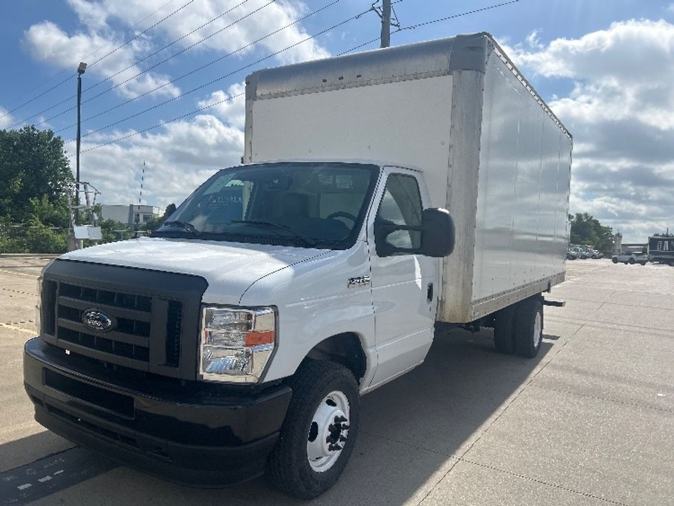 Light Duty Box Truck-Light and Medium Duty Trucks-Ford-2022-E350-Dallas-TX-76,605\n\t\tmiles-$ 34,000 - Image 3