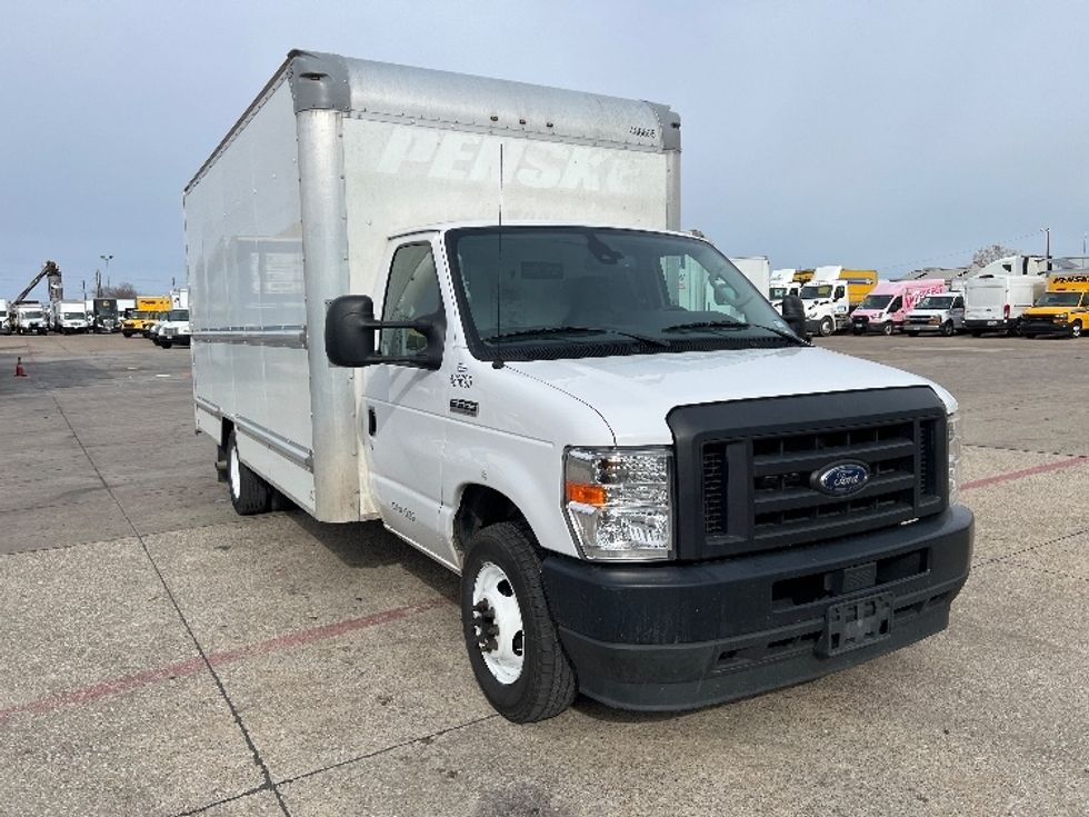 Light Duty Box Truck-Light and Medium Duty Trucks-Ford-2022-E350-Dallas-TX-81,405\n\t\tmiles-$ 33,000 - Image 1