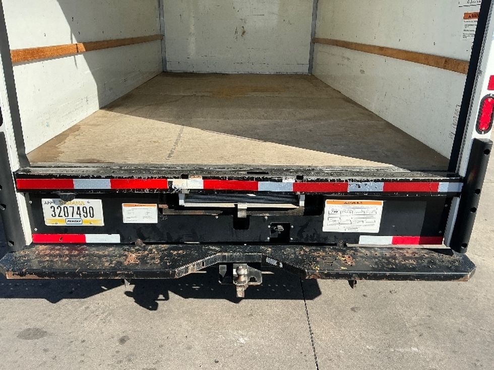 Light Duty Box Truck-Light and Medium Duty Trucks-Ford-2022-E350-Dallas-TX-81,405\n\t\tmiles-$ 33,000 - Image 10