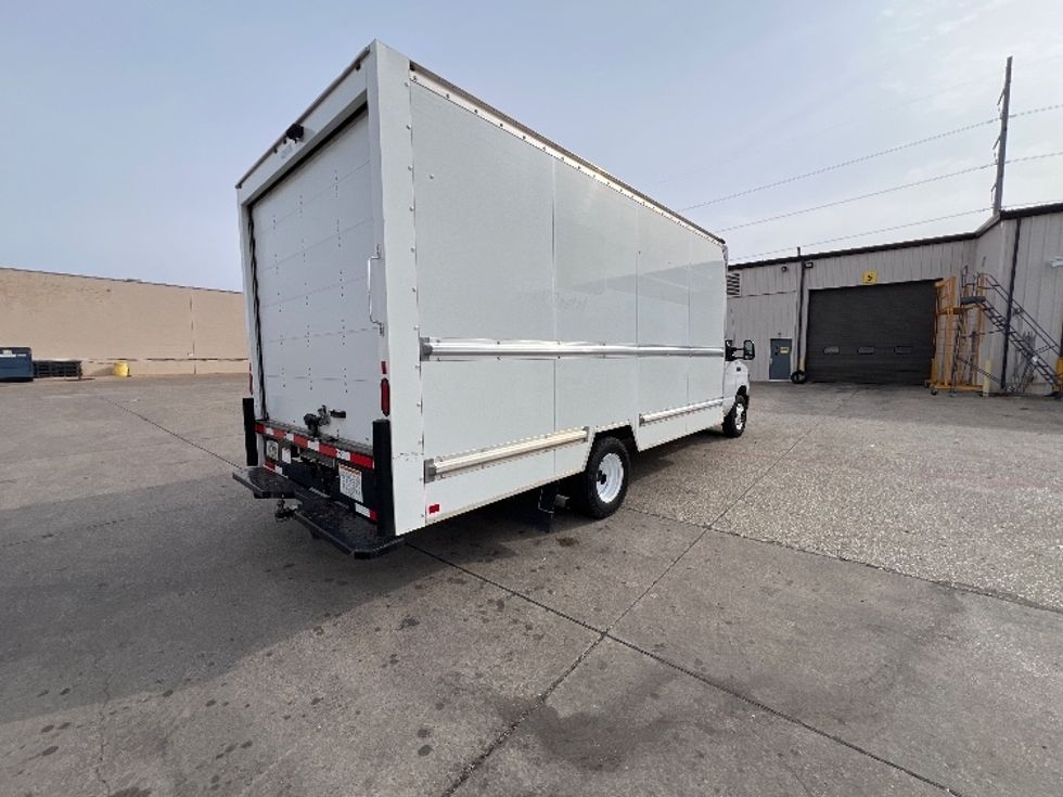 Light Duty Box Truck-Light and Medium Duty Trucks-Ford-2022-E350-Dallas-TX-81,405\n\t\tmiles-$ 33,000 - Image 13