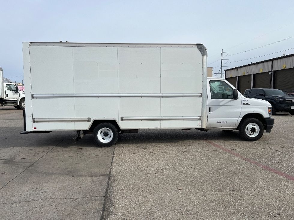 Light Duty Box Truck-Light and Medium Duty Trucks-Ford-2022-E350-Dallas-TX-81,405\n\t\tmiles-$ 33,000 - Image 15