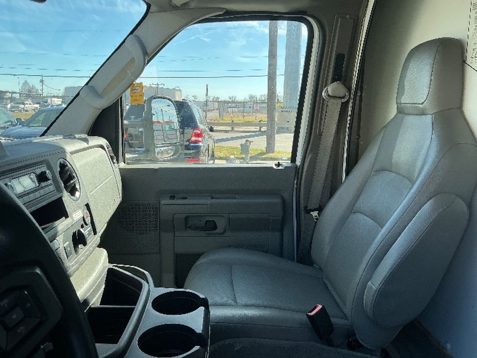 Light Duty Box Truck-Light and Medium Duty Trucks-Ford-2022-E350-Dallas-TX-81,405\n\t\tmiles-$ 33,000 - Image 19