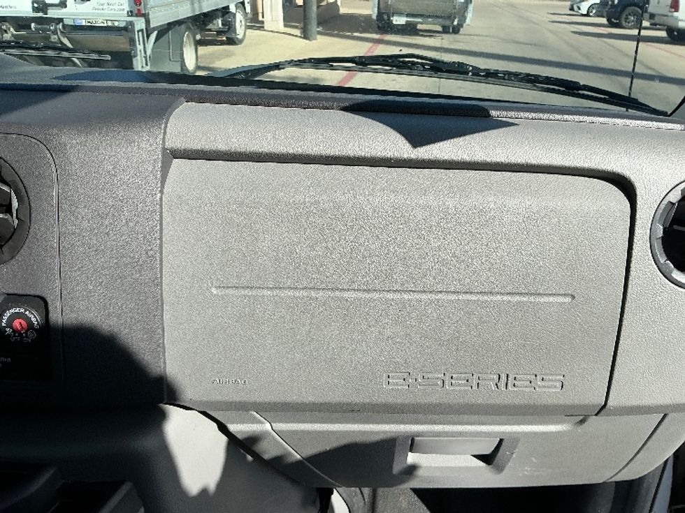 Light Duty Box Truck-Light and Medium Duty Trucks-Ford-2022-E350-Dallas-TX-81,405\n\t\tmiles-$ 33,000 - Image 21