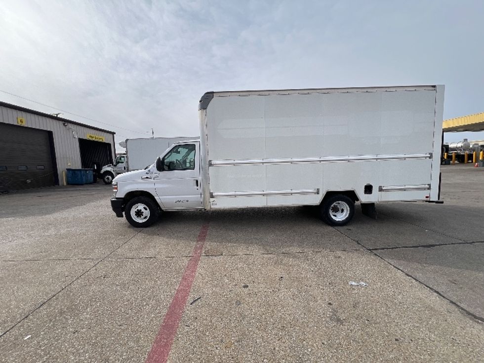 Light Duty Box Truck-Light and Medium Duty Trucks-Ford-2022-E350-Dallas-TX-81,405\n\t\tmiles-$ 33,000 - Image 4