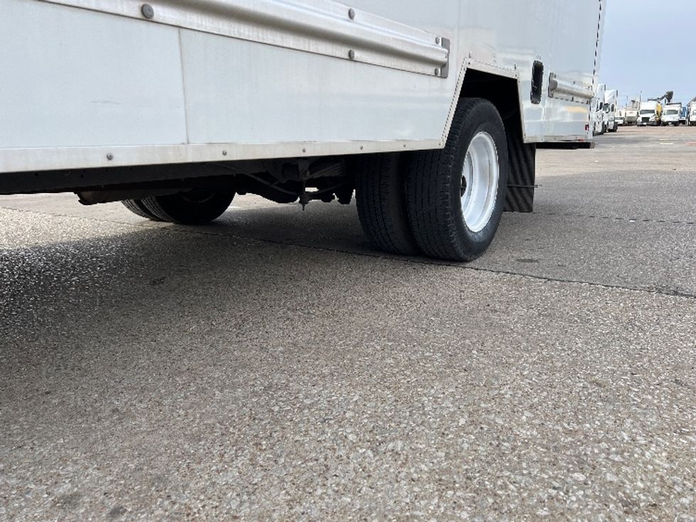 Light Duty Box Truck-Light and Medium Duty Trucks-Ford-2022-E350-Dallas-TX-81,405\n\t\tmiles-$ 33,000 - Image 5
