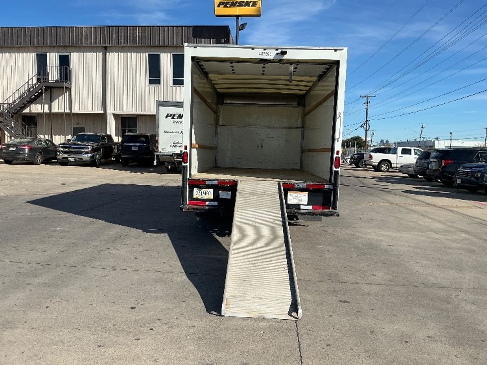 Light Duty Box Truck-Light and Medium Duty Trucks-Ford-2022-E350-Dallas-TX-81,405\n\t\tmiles-$ 33,000 - Image 9