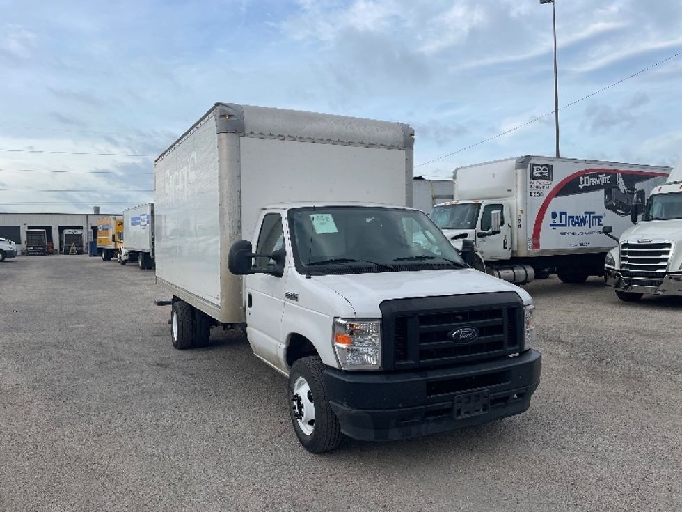 Light Duty Box Truck-Light and Medium Duty Trucks-Ford-2022-E350-Dallas-TX-85,076\n\t\tmiles-$ 32,000 - Image 1