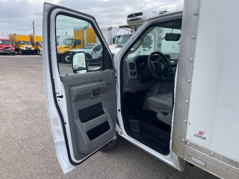 Light Duty Box Truck-Light and Medium Duty Trucks-Ford-2022-E350-Dallas-TX-85,076\n\t\tmiles-$ 32,000 - Image 15