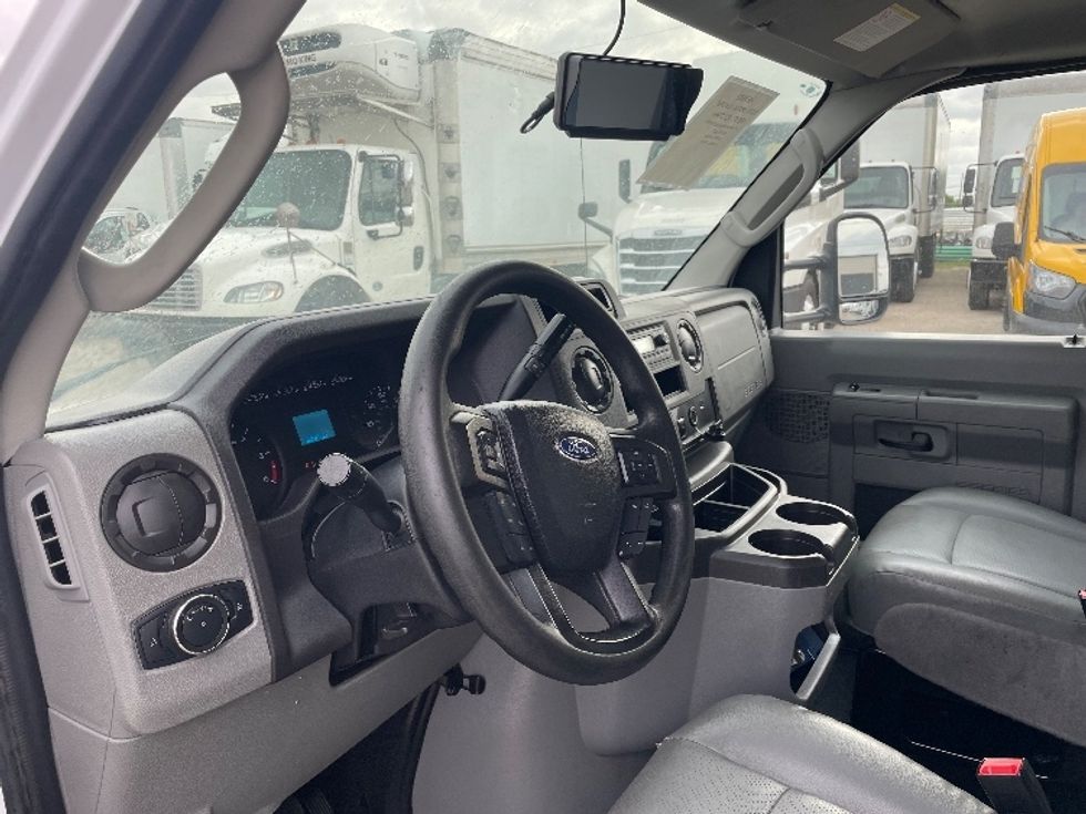 Light Duty Box Truck-Light and Medium Duty Trucks-Ford-2022-E350-Dallas-TX-85,076\n\t\tmiles-$ 32,000 - Image 16