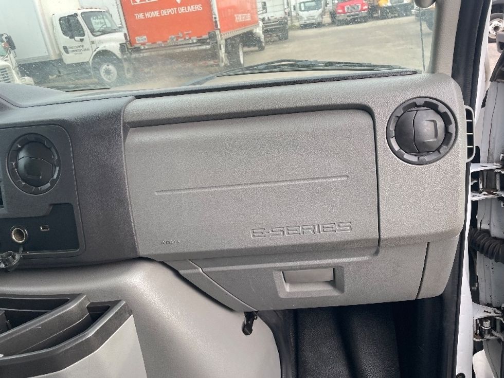Light Duty Box Truck-Light and Medium Duty Trucks-Ford-2022-E350-Dallas-TX-85,076\n\t\tmiles-$ 32,000 - Image 20