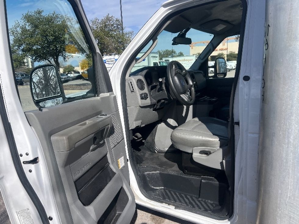 Light Duty Box Truck-Light and Medium Duty Trucks-Ford-2022-E350-Dallas-TX-86,509\n\t\tmiles-$ 32,250 - Image 16
