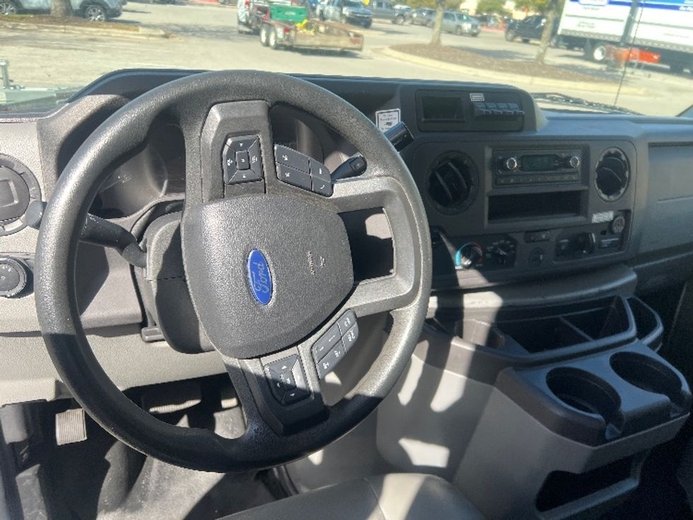 Light Duty Box Truck-Light and Medium Duty Trucks-Ford-2022-E350-Dallas-TX-86,509\n\t\tmiles-$ 32,250 - Image 18