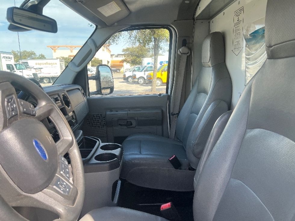 Light Duty Box Truck-Light and Medium Duty Trucks-Ford-2022-E350-Dallas-TX-86,509\n\t\tmiles-$ 32,250 - Image 19