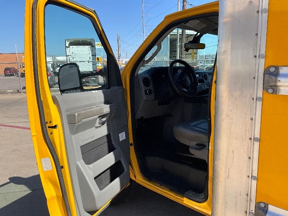 Light Duty Box Truck-Light and Medium Duty Trucks-Ford-2022-E350-Dallas-TX-98,808\n\t\tmiles-$ 27,500 - Image 16